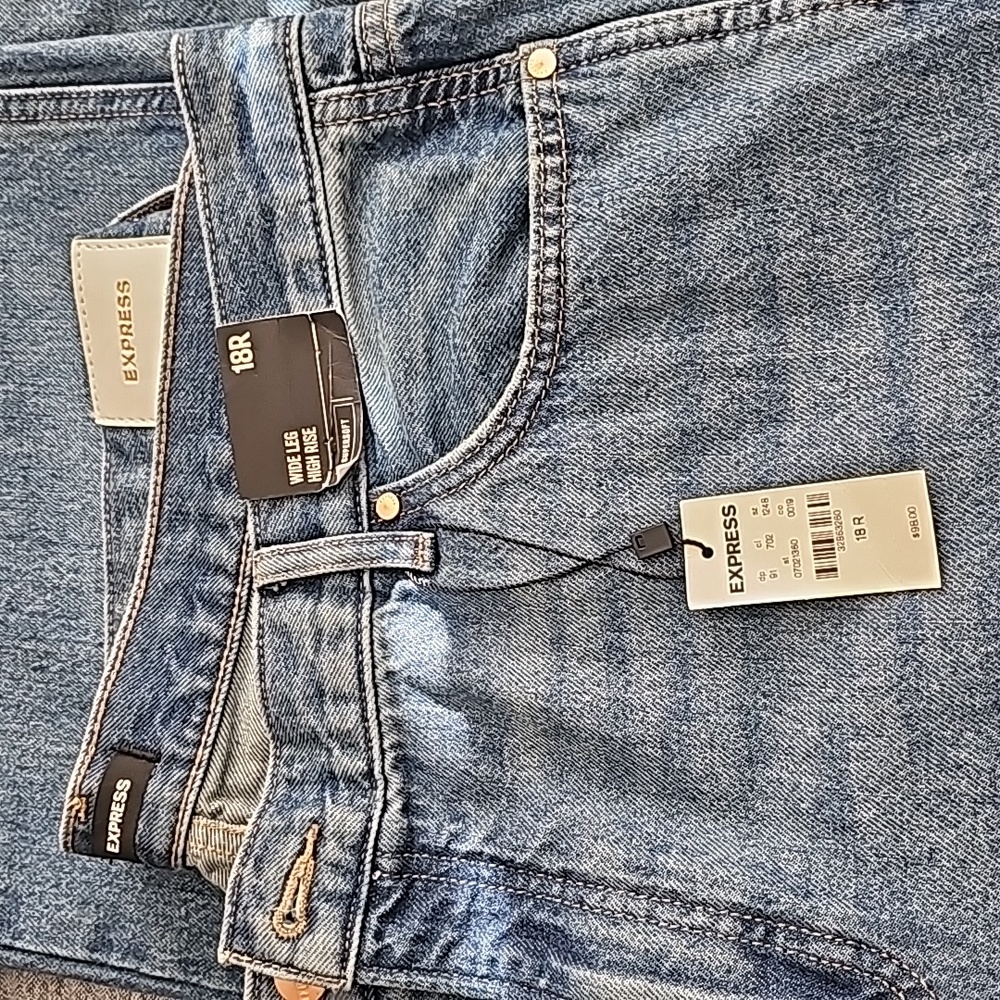 Super High Waisted Medium Wash Raw Hem Baggy Wide Leg Jeans
